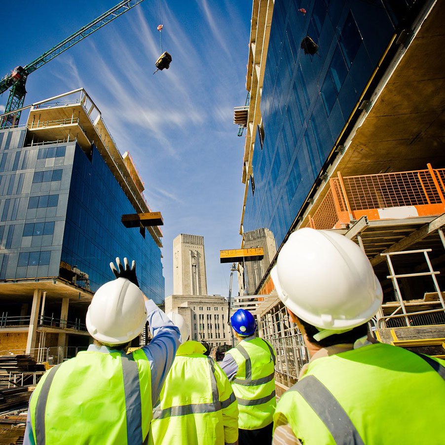 Chantier moderne d'ABZ Construction avec des ouvriers qualifiés